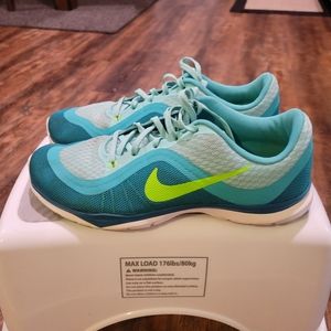 Nike shoes size 7.5